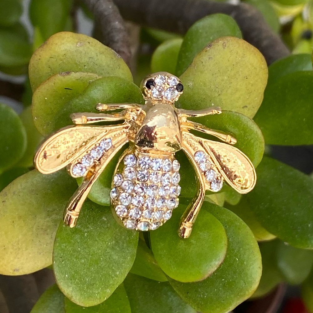 Bee Rhinestone Pin Gold Alloy NWT 🐝